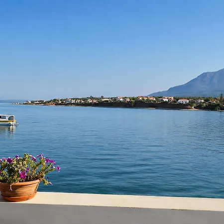 Almyra Seaside Apartment *