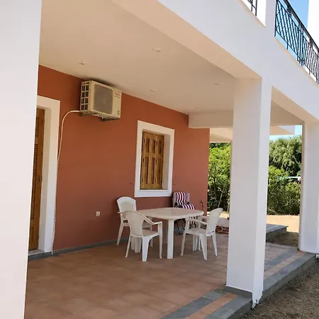 Almyra Seaside Apartment *